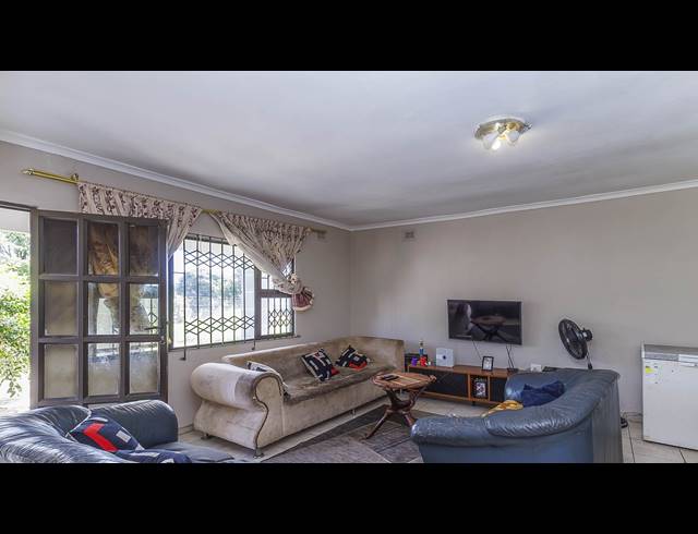 5 BEDROOM FREESTANDING FOR SALE IN WYEBANK